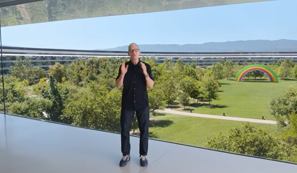 시리의 독점 시대 끝, 애플이 AI 생태계를 개방하는 이유와 전망