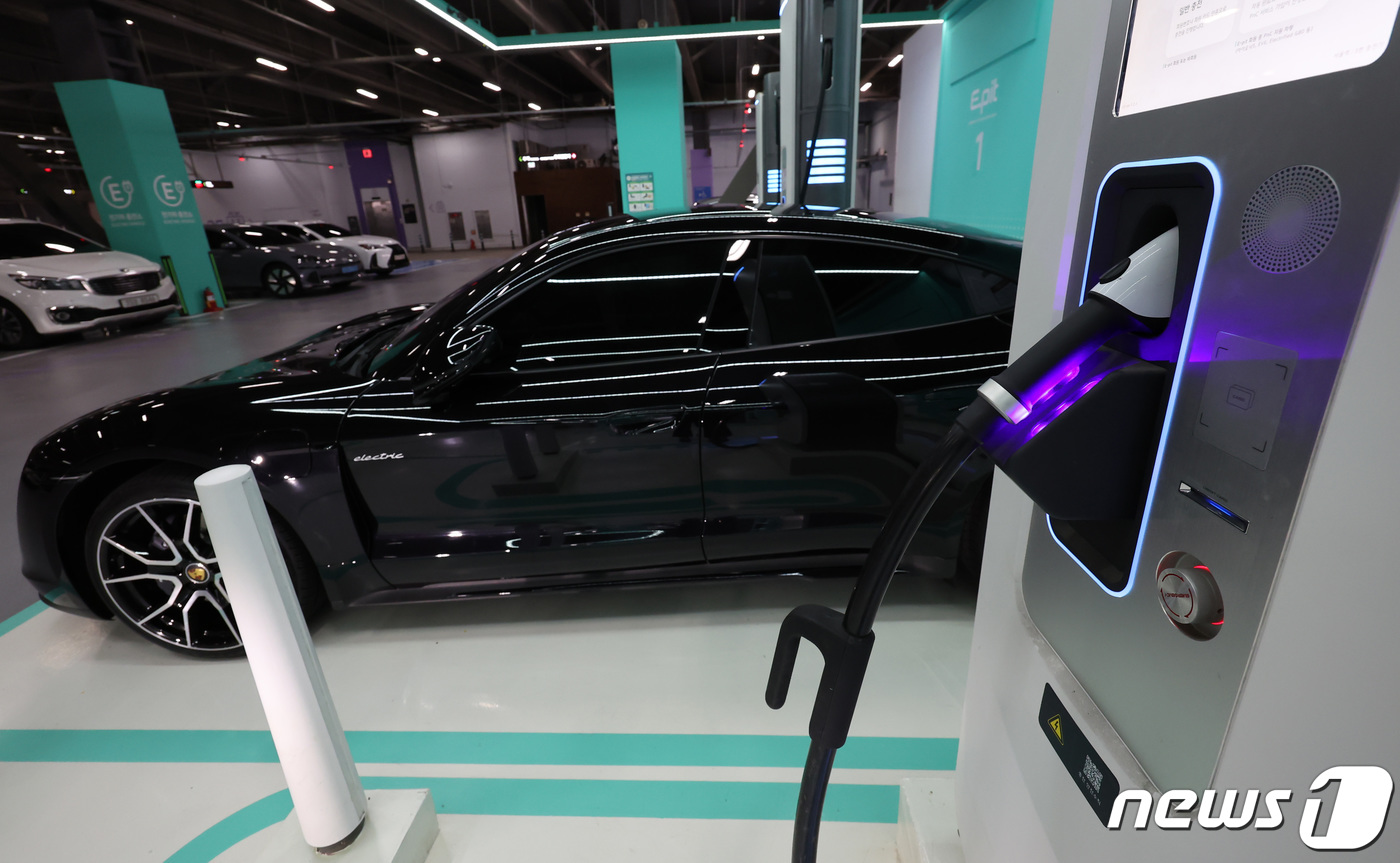 4 개월 만에 10 만대, 전기차 100 만 시대 개막이 말해주는 시장 변화