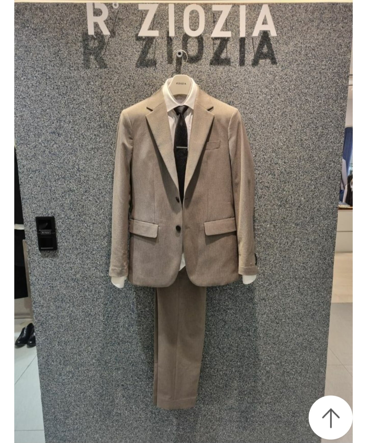 정장도 이제는 '가성비'가 답이다? 지오지아 세트가 뜨는 이유