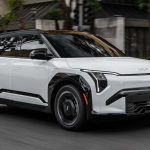 2027 기아 EV3, 미국 시장 진출과 320마일의 파격적 주행거리가 던지는 질문