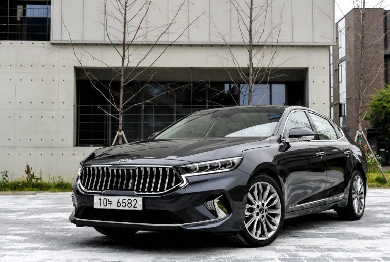 세단의 부활, 왜 지금 다시 화두가 되는가