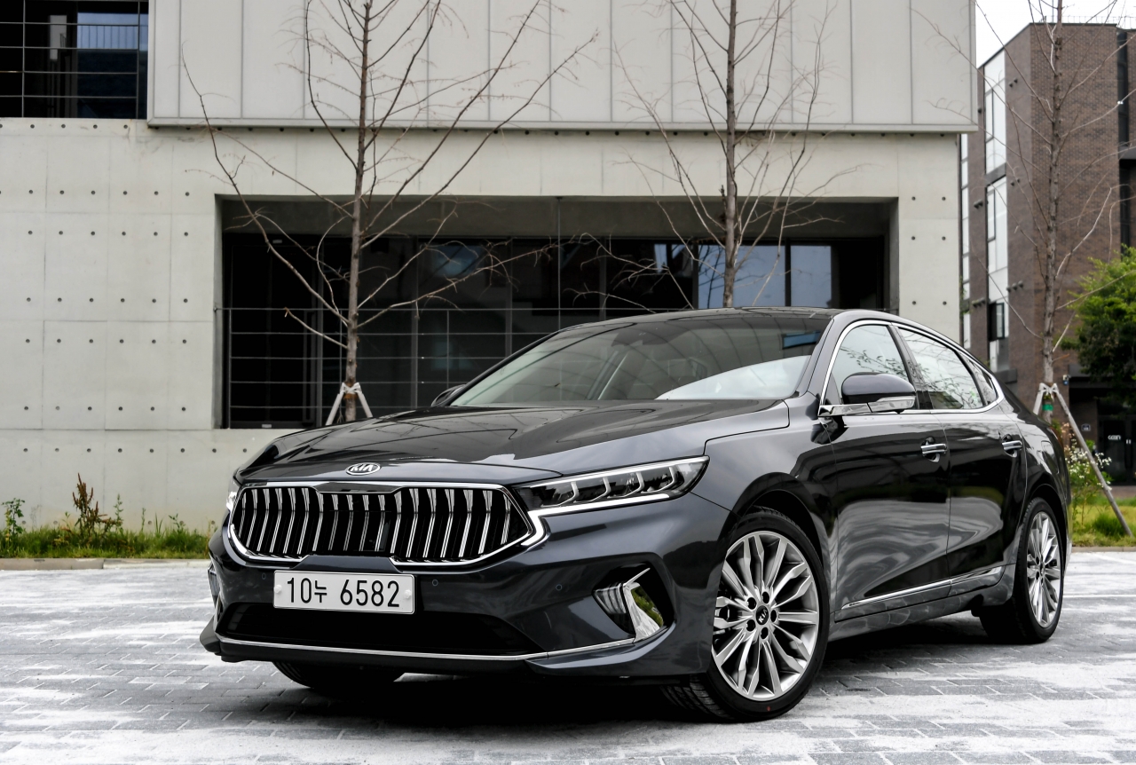 세단의 부활, 왜 지금 다시 화두가 되는가