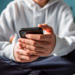 온라인 연령 확인, 단순한 안전 장치를 넘어선 디지털 정체성 전쟁