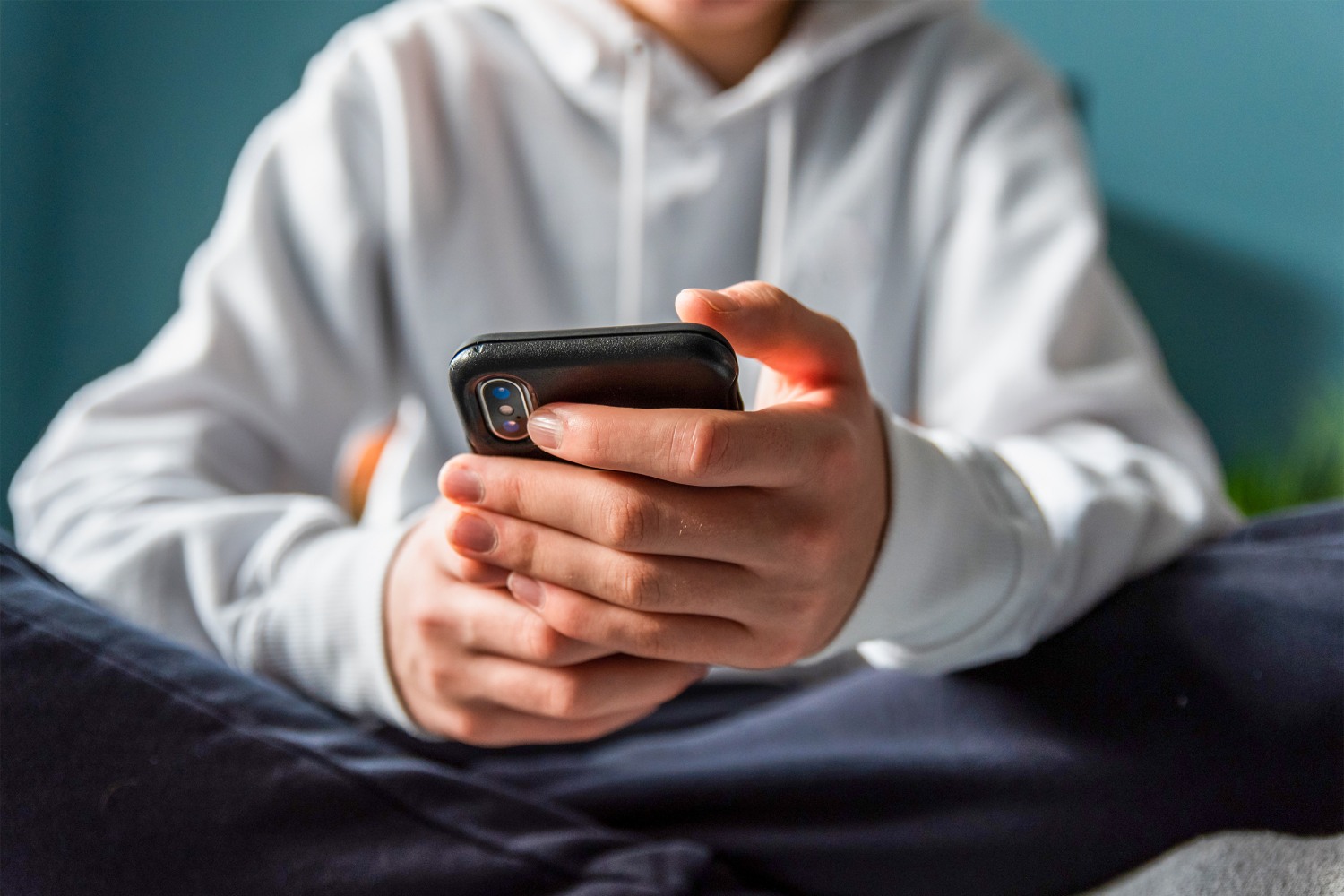 온라인 연령 확인, 단순한 안전 장치를 넘어선 디지털 정체성 전쟁