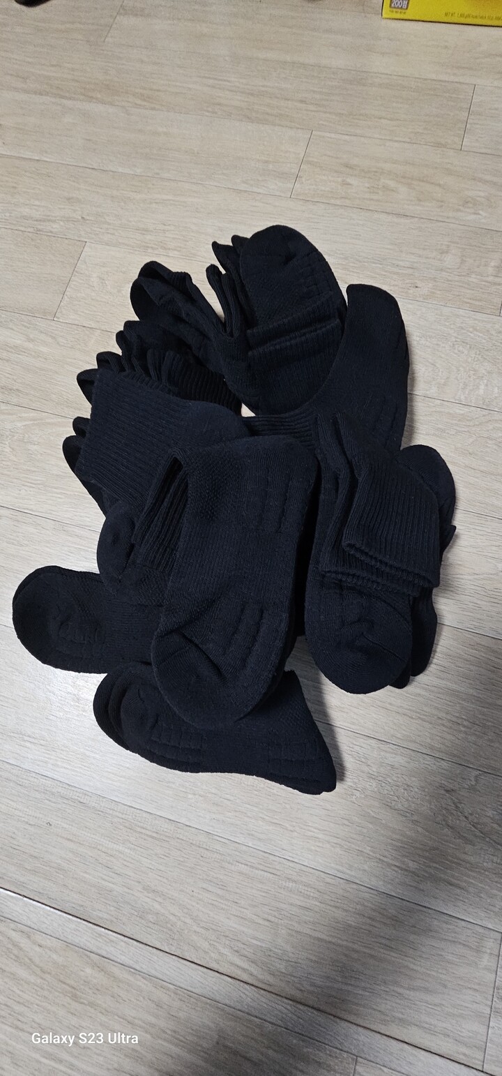 겨울 발 관리의 새로운 기준, 15족 세트 양말이 뜨는 이유