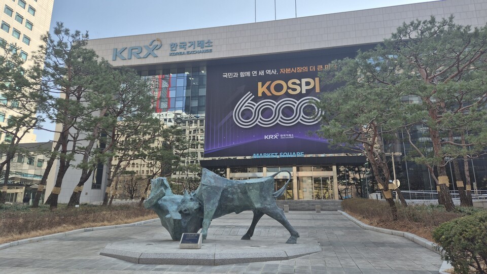 한 달 새 판도 뒤집힌 한국 증시, AI 반도체가 만든 8위의 기적