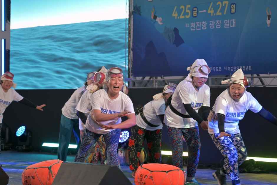 제주 우도, 봄바람에 소라 향기가 피다: 2026 우도 소라축제 현장 미리보기