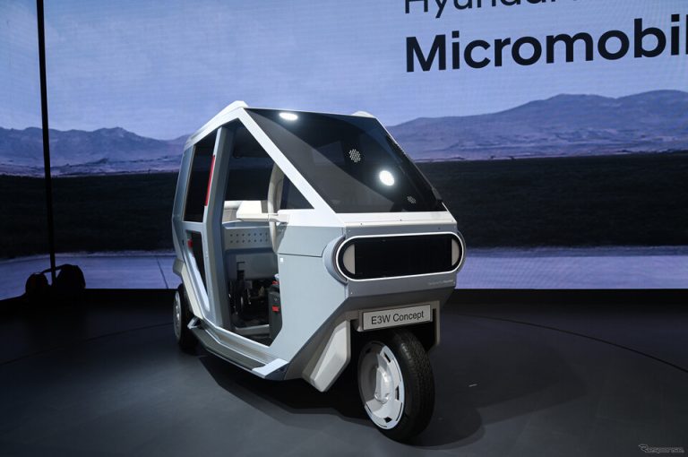 인도 도로를 달리는 3륜 전기차, 현대차와 TVS의 전략적 만남이 주는 시사점