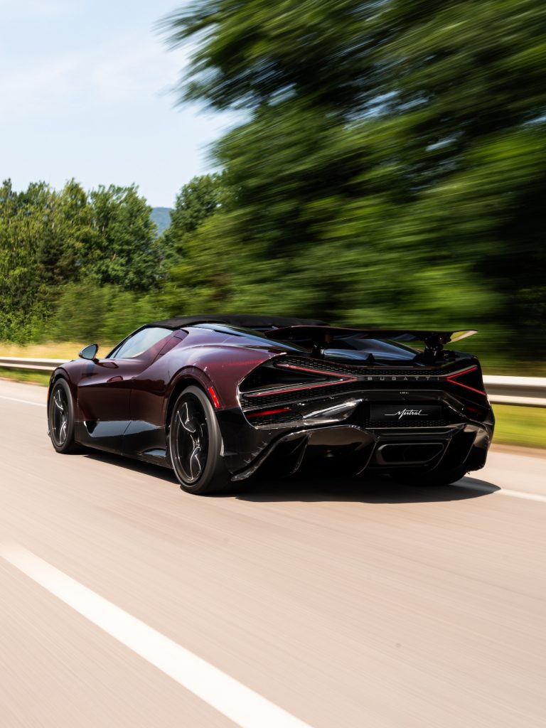 포르쉐가 부가티 손을 놓는 이유: 왜 지금 블루파이브 캐피털이 주목받을까요?