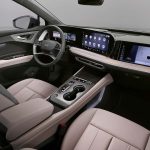 오디 Q4의 대변신: 버튼은 사라지고 승객용 스크린은 등장했다