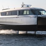 물 위를 날다: 스웨덴의 전기 페리 '캔들라 P-12'가 몰고 온 모빌리티의 새로운 지평