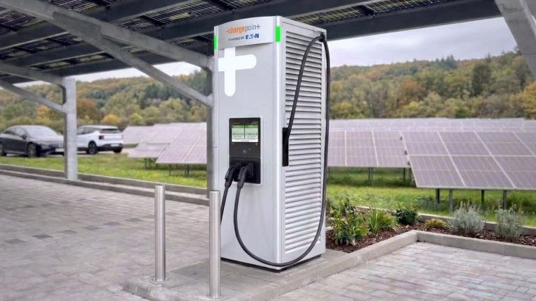 충전기의 물리적 한계를 넘다: 체어포인트가 선보인 600kW 독립형 DC 충전기의 의미