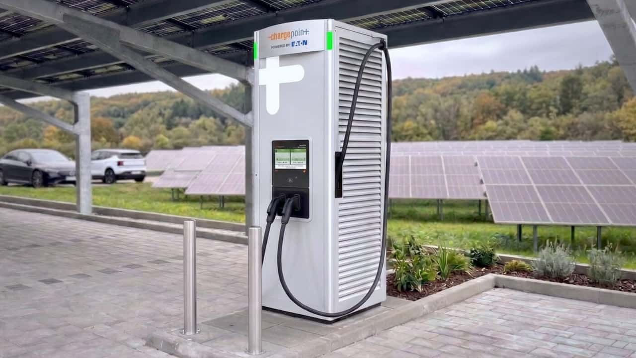 충전기의 물리적 한계를 넘다: 체어포인트가 선보인 600kW 독립형 DC 충전기의 의미