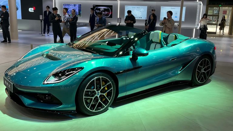 테슬라가 포기한 1,000 마력 로드스터, 중국 BYD가 대신 채운다