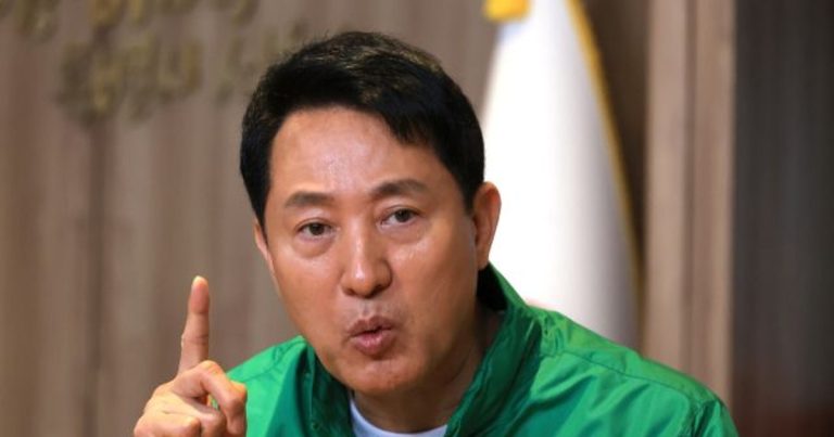 빨강을 내려놓고 초록을 입은 오세훈, 시민들은 왜 '그린워싱'을 의심하는가