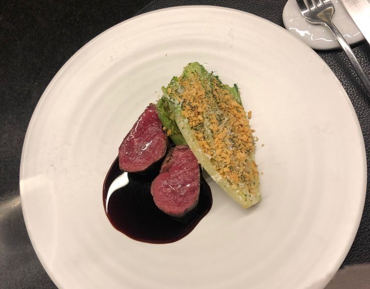 신사스퀘어 2층, 조용히 자리 잡은 양식당 스와니예