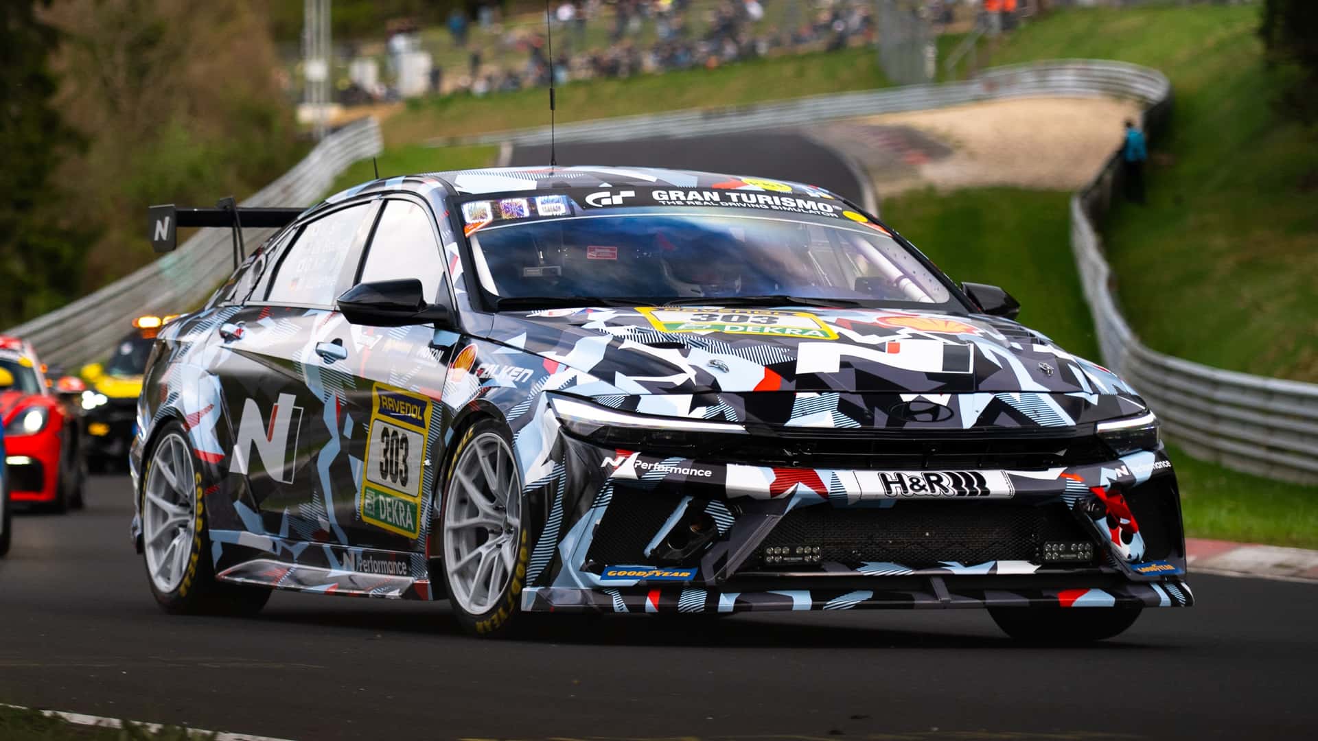 네우르부르크링에서 포효하는 현대 N 의 다음 세대: 300 마력의 벽을 넘나드는 기술적 진화