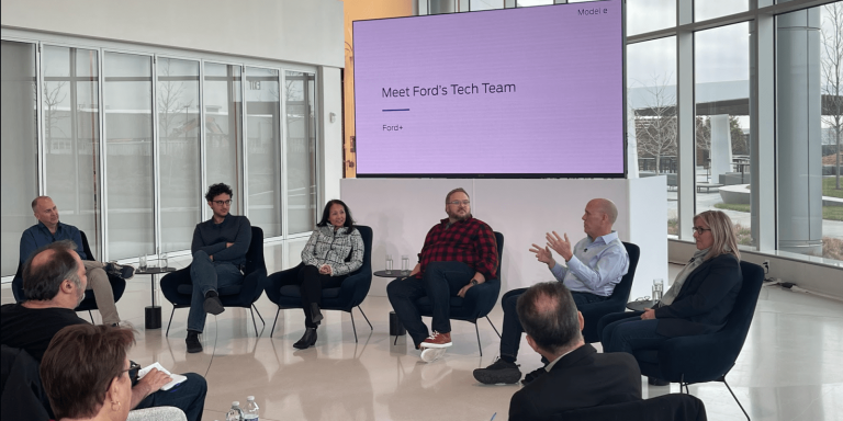 포드, 전기차 전담 조직 해체와 더그 필드의 퇴진: 실리콘밸리 실험의 종말과 8% 마진 목표