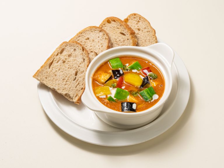 석촌호수 옆, 낮과 밤의 얼굴을 가진 유럽식 건강식 코티지