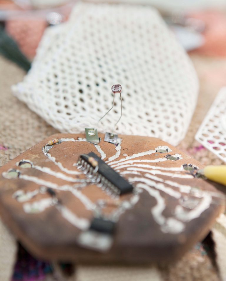 점토로 만드는 회로판, 왜 지금 주목받는가