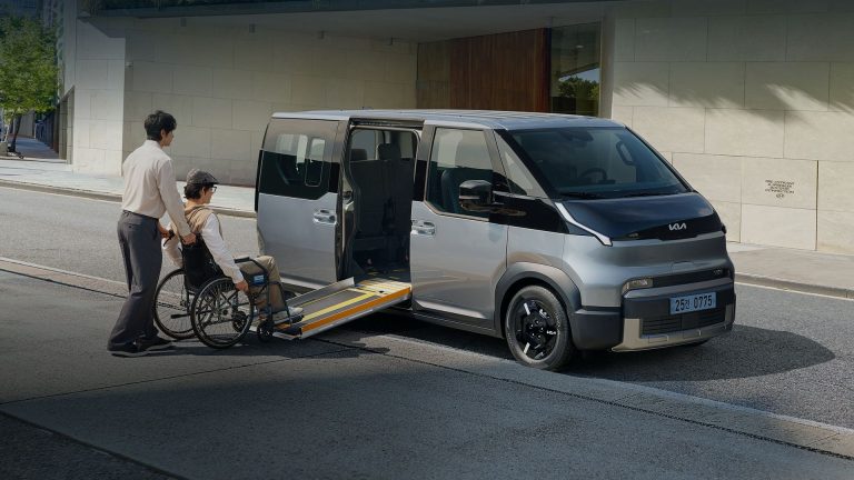 뉴욕 택시 시장의 판을 바꾼 기아의 PV5 WAV: 단순 컨셉을 넘어선 모빌리티 혁신