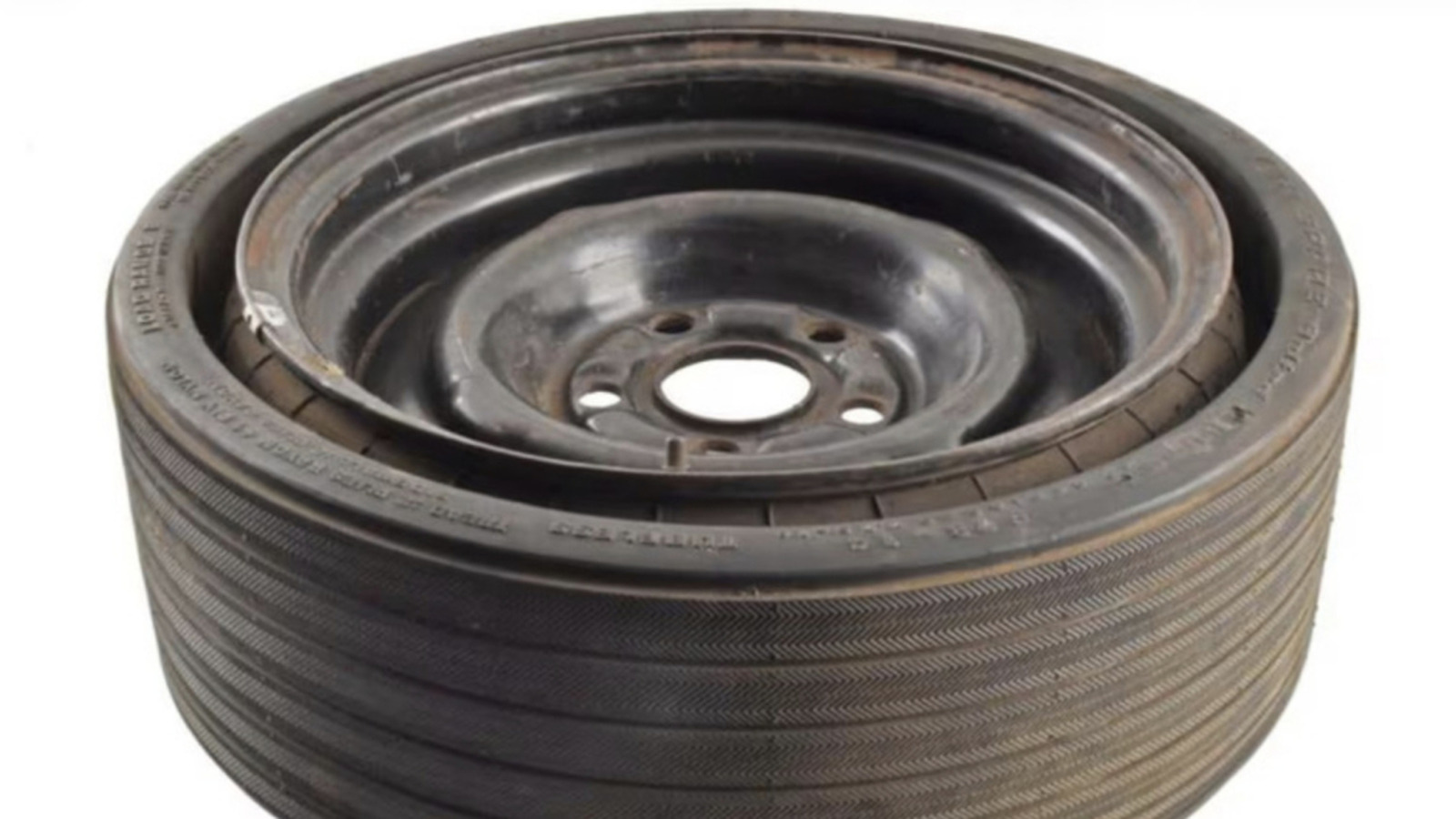 1967 년의 발명품이 다시 주목받는 이유: 접이식 스페어 타이어가 말해주는 자동차 공간의 진화