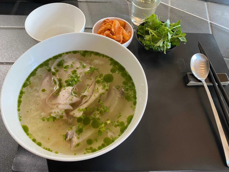 북촌의 작은 국밥, 안암에서 만나는 돼지국밥의 새로운 해석