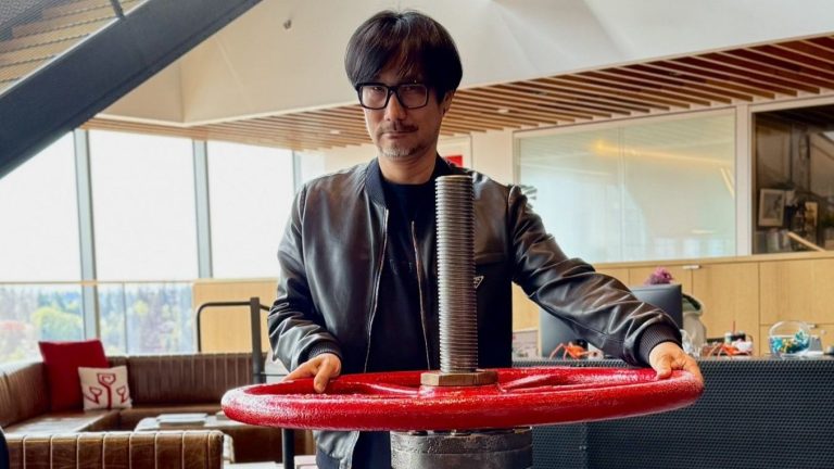 밸브 본사를 방문한 코지마 히데오, 하프라이프 중력총 앞에서 남긴 '장난기'
