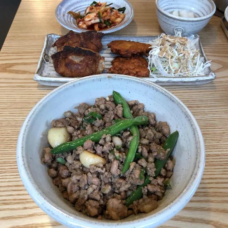 서울역 기차 시간 전, 든든한 한 끼를 찾는 이들을 위한 밀본