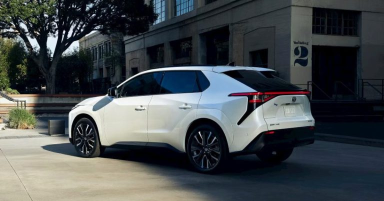 토요타 전기차의 반전: 미국 시장에서 GM을 제친 이유와 향후 전망