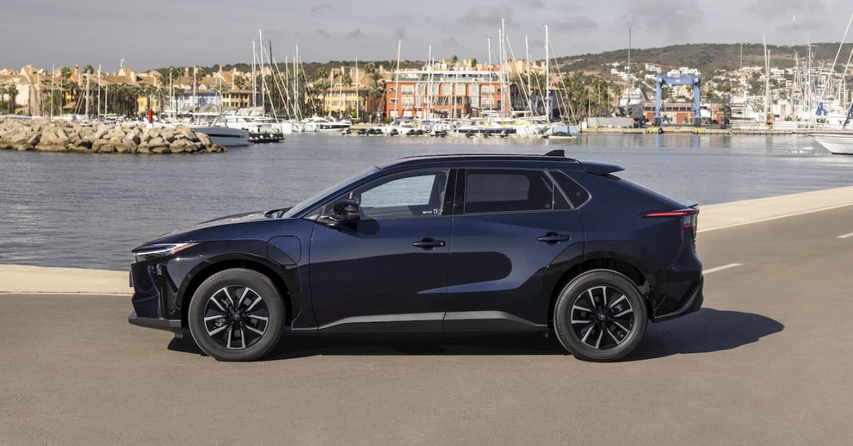 토요타의 역전극: 전기차 판매 139% 폭증, 왜 지금인가