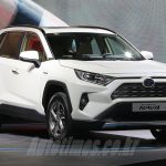 유가 급등이 만든 RAV4 하이브리드 열풍, 왜 1500 달러 마크업이 현실이 되었나
