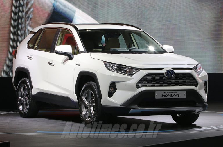 유가 급등이 만든 RAV4 하이브리드 열풍, 왜 1500 달러 마크업이 현실이 되었나