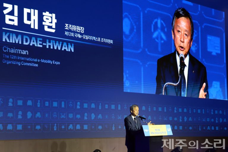 국제 e 모빌리티 엑스포, '탄소 없는 섬'의 꿈에서 '동네 행사'로 전락한 이유