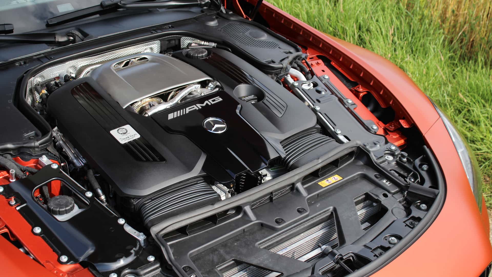 AMG 의 V8 회귀 선언: 왜 이제야 다시 내연기관을 선택했나