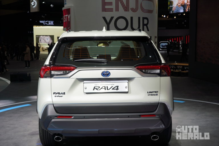 토요타, RAV4 기반 컴팩트 픽업 출시로 북미 시장 공략 본격화