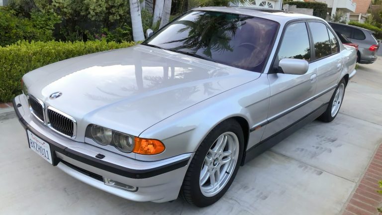 1200만 원대 2000년식 BMW 740i, 왜 다시 주목받는가