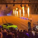 LA 6 번가 다리를 폐쇄한 메르세데스-AMG 의 전격 공개: 왜 자동차 업계는 이제 '쇼'를 선택하는가