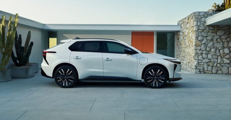 토요타 bZ의 반전, 예상치 못한 주행거리가 증명하는 전기차 시장의 성숙