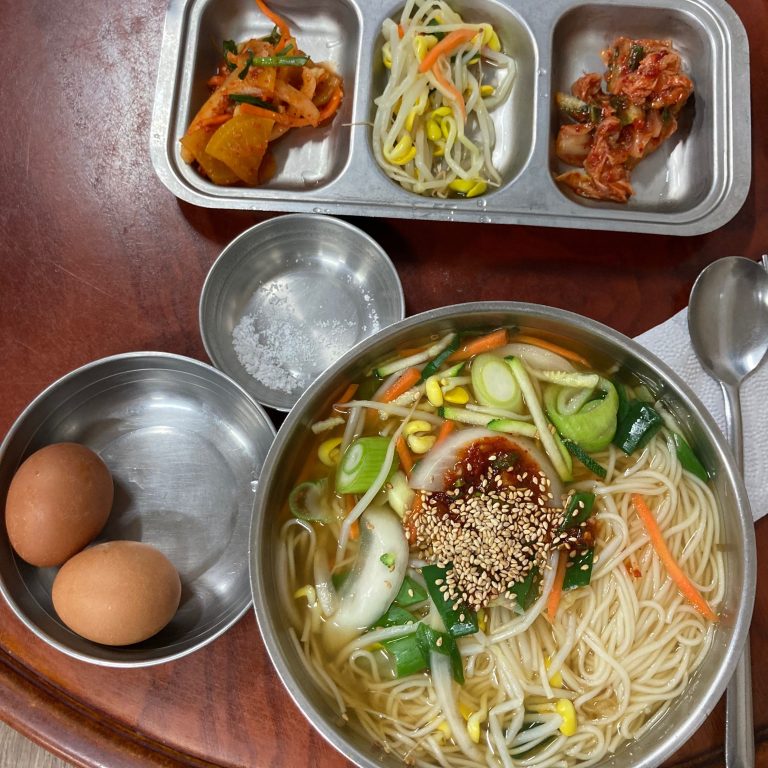전주 천동로에 자리한 국수 전문점, 메르밀진미집 본점의 실용적 방문 가이드