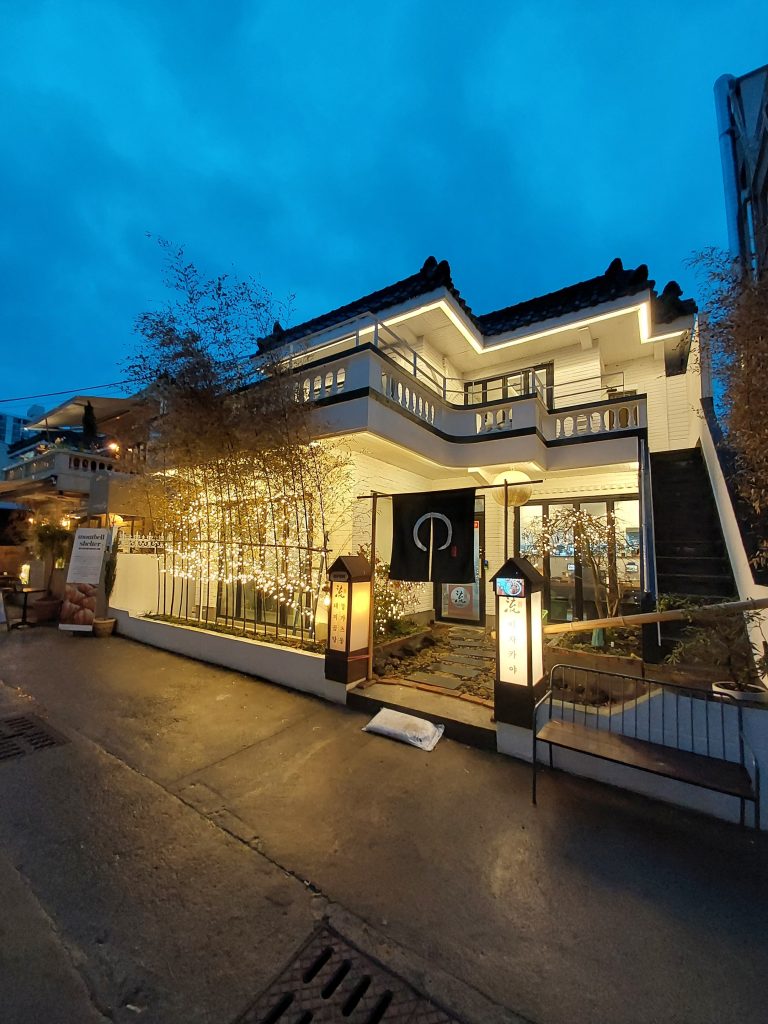 부산 동래 온천천 카페거리, 일식과 산책이 만나는 흐름의 공간