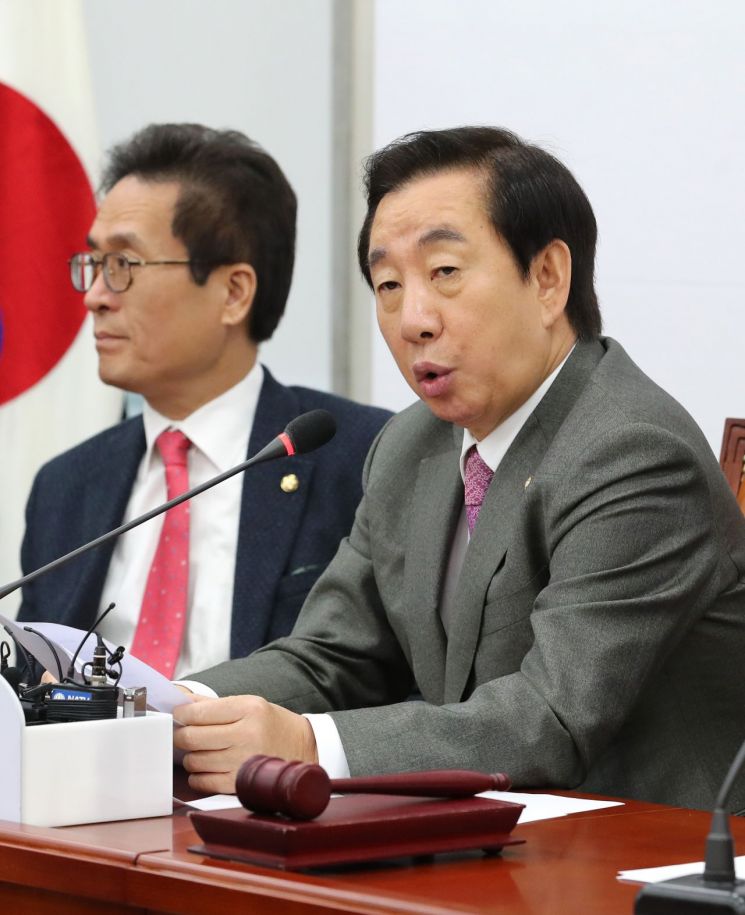 민주당 내부 갈등이 '지저분하다'는 평이 뜨는 이유와 앞으로의 흐름