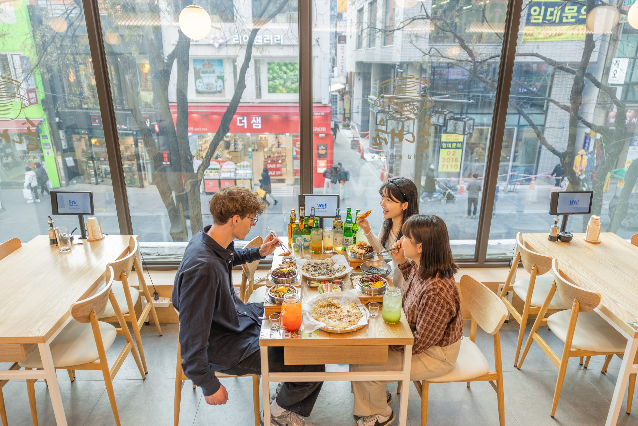 스타필드 코엑스몰 지하1층, 웨이팅이 끊이지 않는 한식당 솥내음