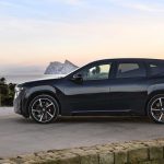 BMW iX3, 출시 6 개월 만에 1 만 대 돌파: 왜 프리미엄 전기차 시장에서 독보적인 지위를 얻었나