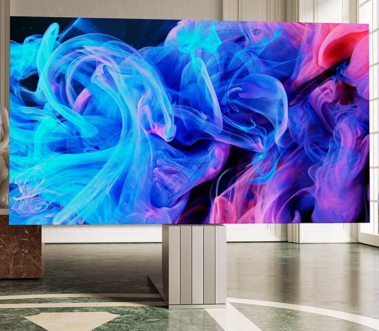 SF 영화 속 장면을 현실로: C Seed와 부가티가 만든 접히는 마이크로 LED TV N1 에디션