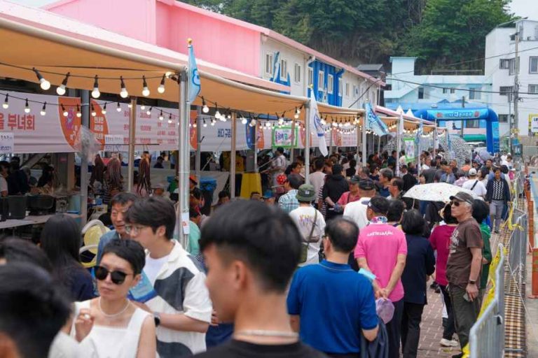 2026 저도 대문어축제, 대진항에서 만나는 동해의 진한 맛과 정겨운 여름