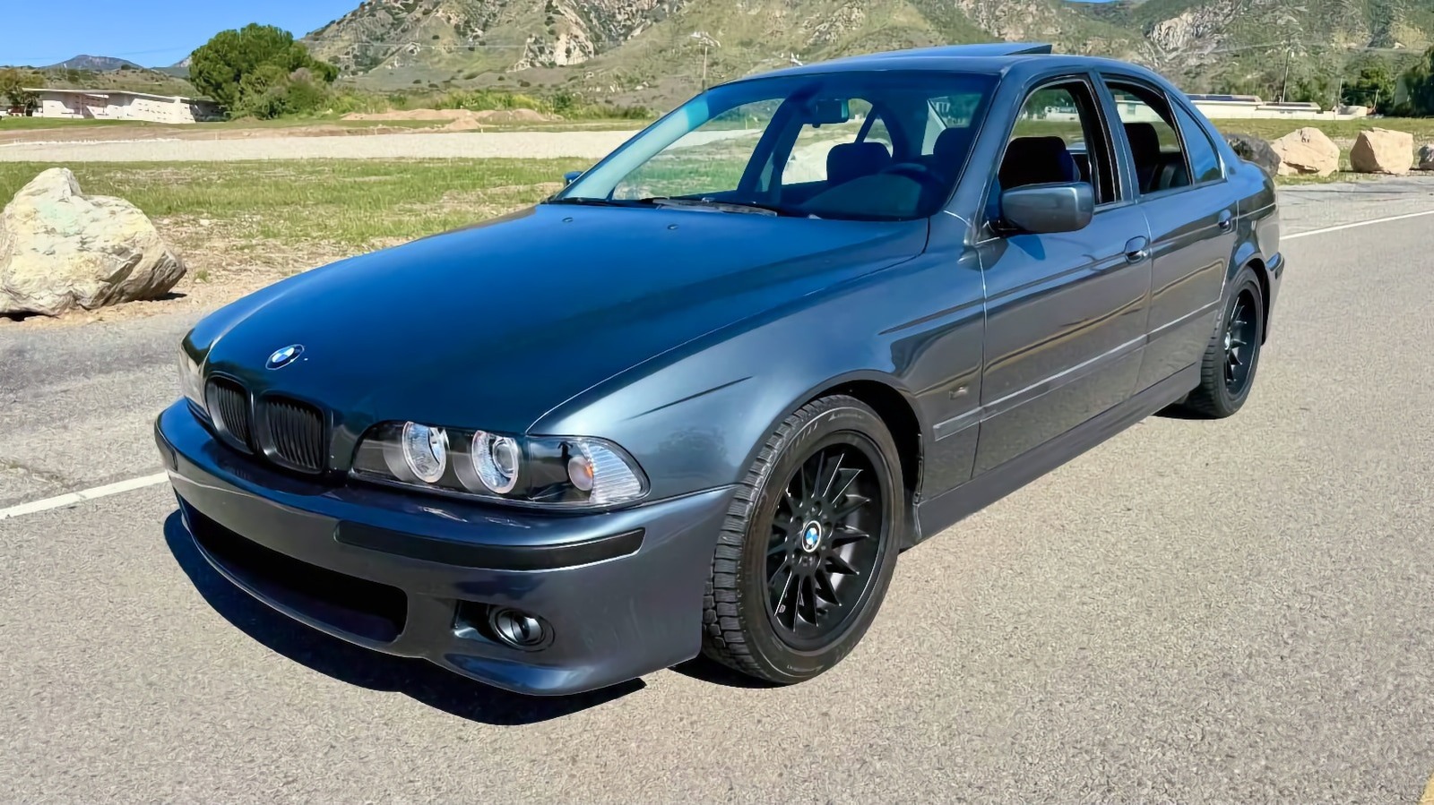 14,500 달러의 2000 년식 BMW 540i, 수동 변속기가 부르는 마지막 황금기의 가치