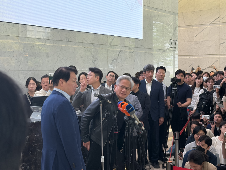 젠슨 황, SK 하이닉스 없이는 AI 발전 불가능하다고 단언