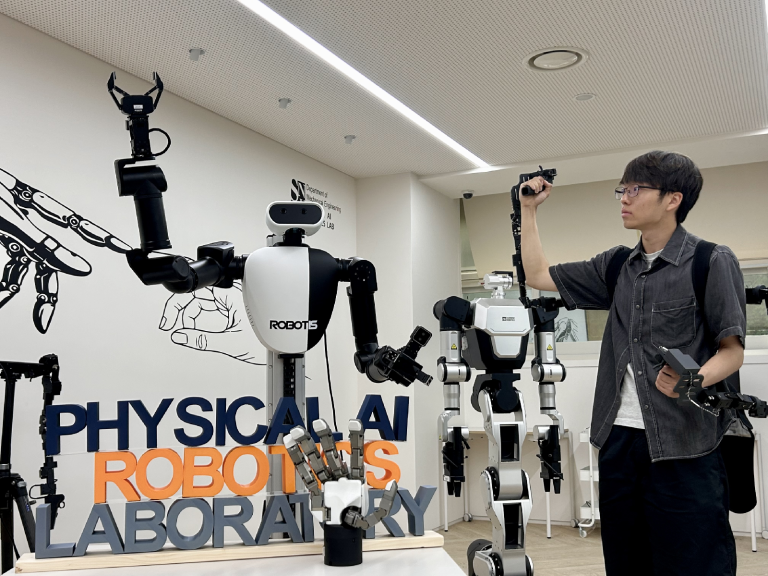 서울대 전산실이 30 년 만에 로봇실로 변한 이유, 컴퓨터에서 피지컬 AI 시대로