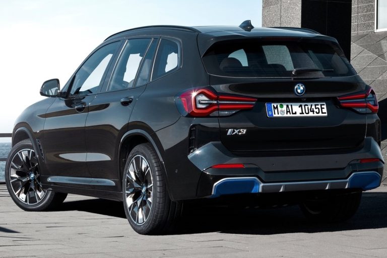 전기차 멀미의 종말, BMW 더 뉴 iX3가 바꾼 주행의 정의